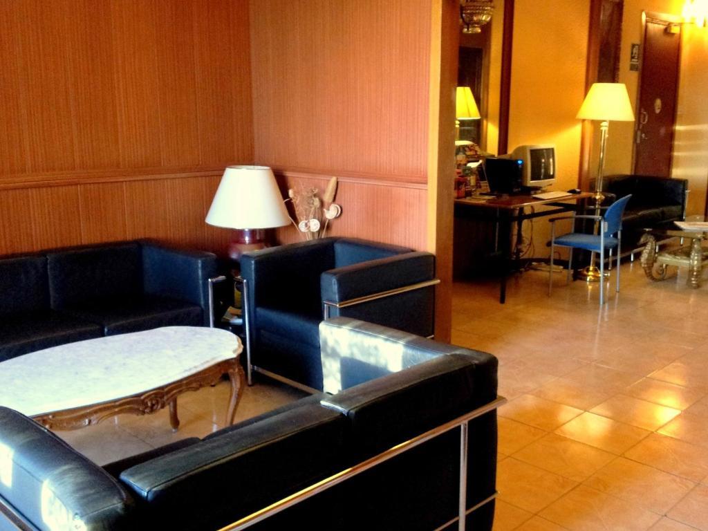 ברצלונה Hotel Toledano Ramblas מראה חיצוני תמונה